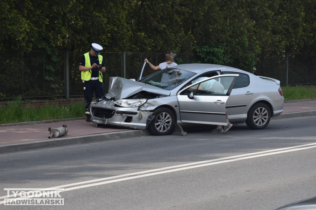 Zderzenie aut na alei Warszawskiej w Tarnobrzegu