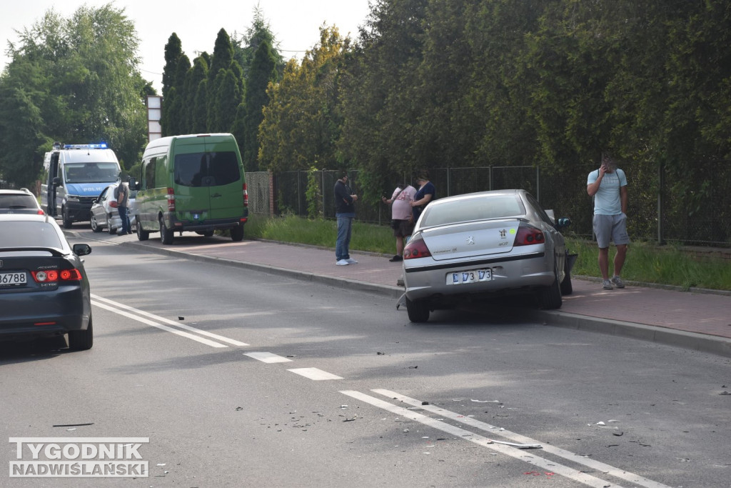 Zderzenie aut na alei Warszawskiej w Tarnobrzegu