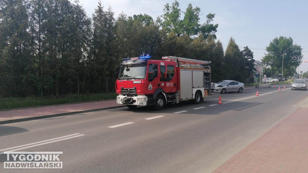 Zderzenie aut na alei Warszawskiej w Tarnobrzegu