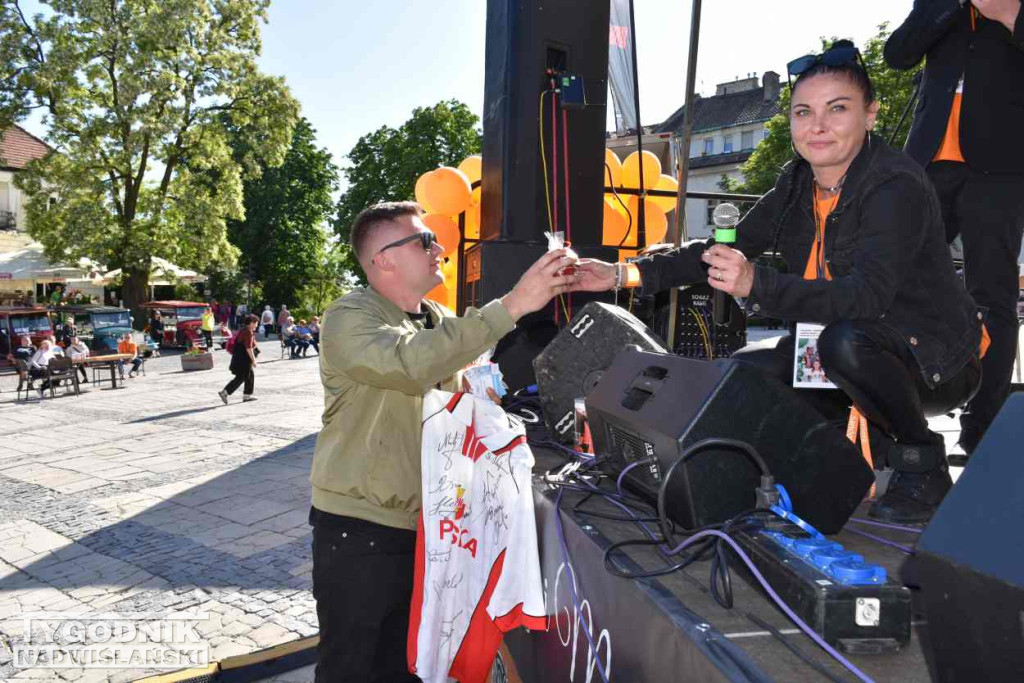 Aktorzy i motocykliści na pikniku w Sandomierzu
