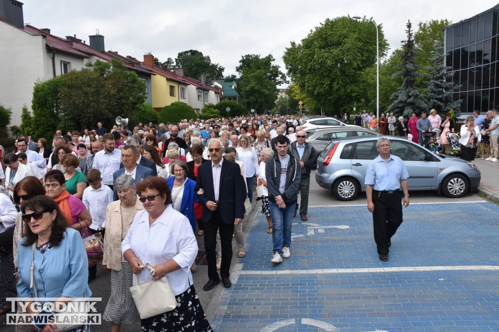 Boże Ciało w Tarnobrzegu. Procesja wyruszyła z Przywiśa
