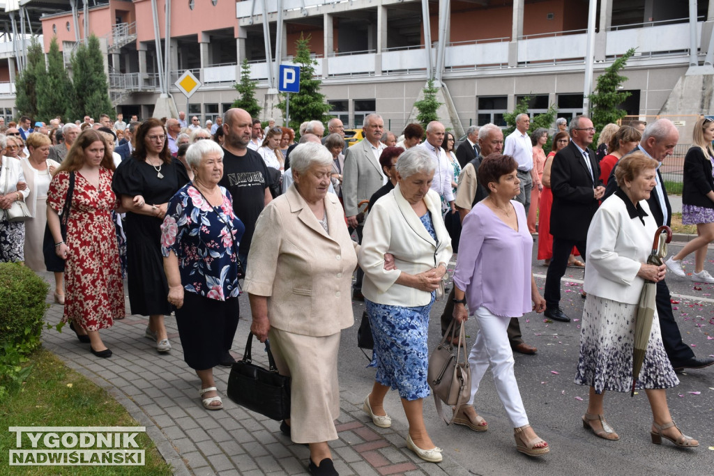 Boże Ciało w Tarnobrzegu. Procesja wyruszyła z Przywiśa