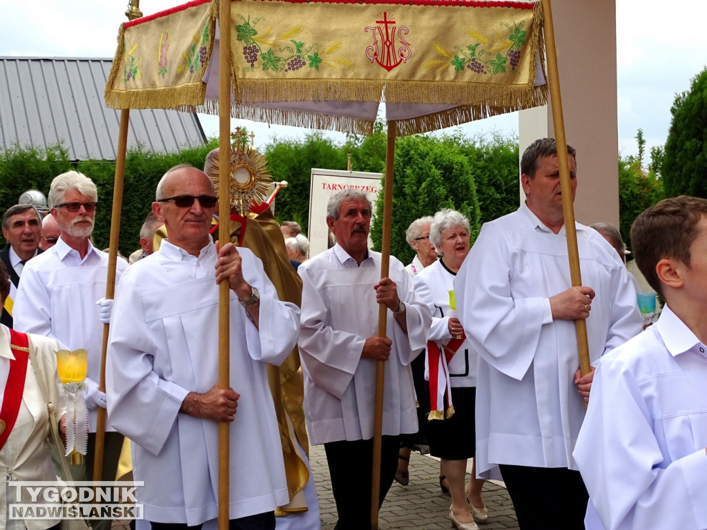 Boże Ciało w Tarnobrzegu. Procesja wyruszyła z Przywiśa