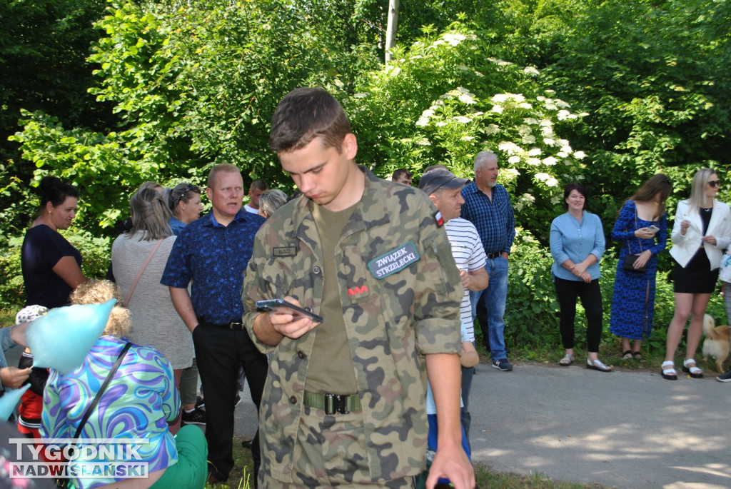 Uroczystość pod pomnikiem Jędrusiów na Wygwizdowie