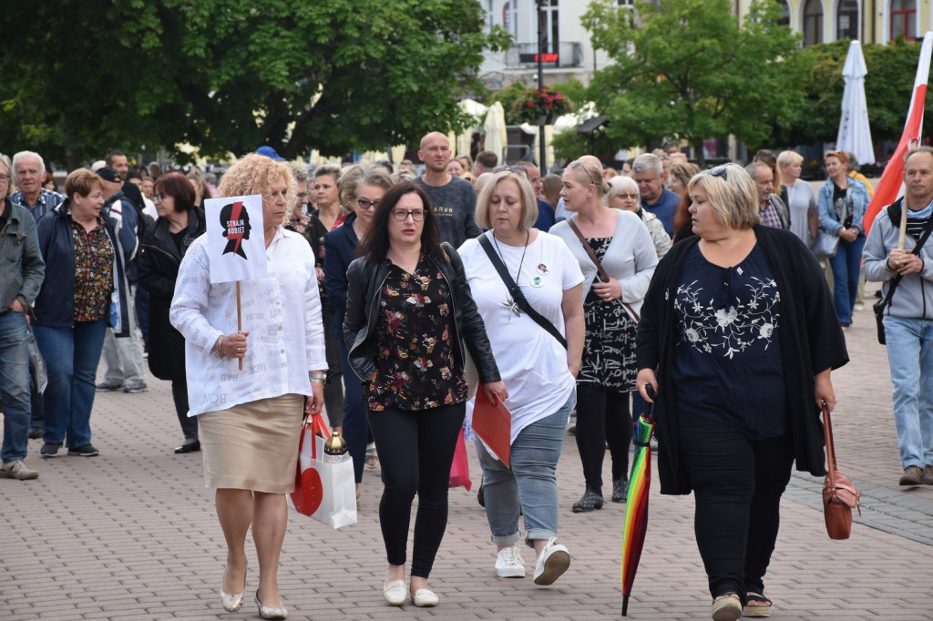 Protest na placu Bartosza Głowackiego w Tarnobrzegu