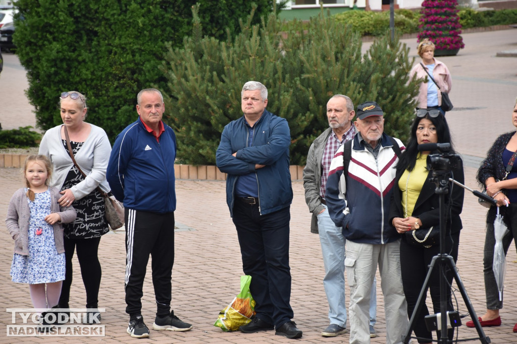 Protest na placu Bartosza Głowackiego w Tarnobrzegu