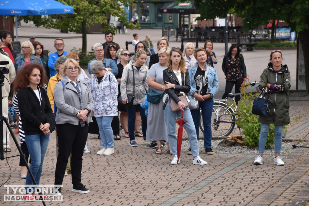 Protest na placu Bartosza Głowackiego w Tarnobrzegu