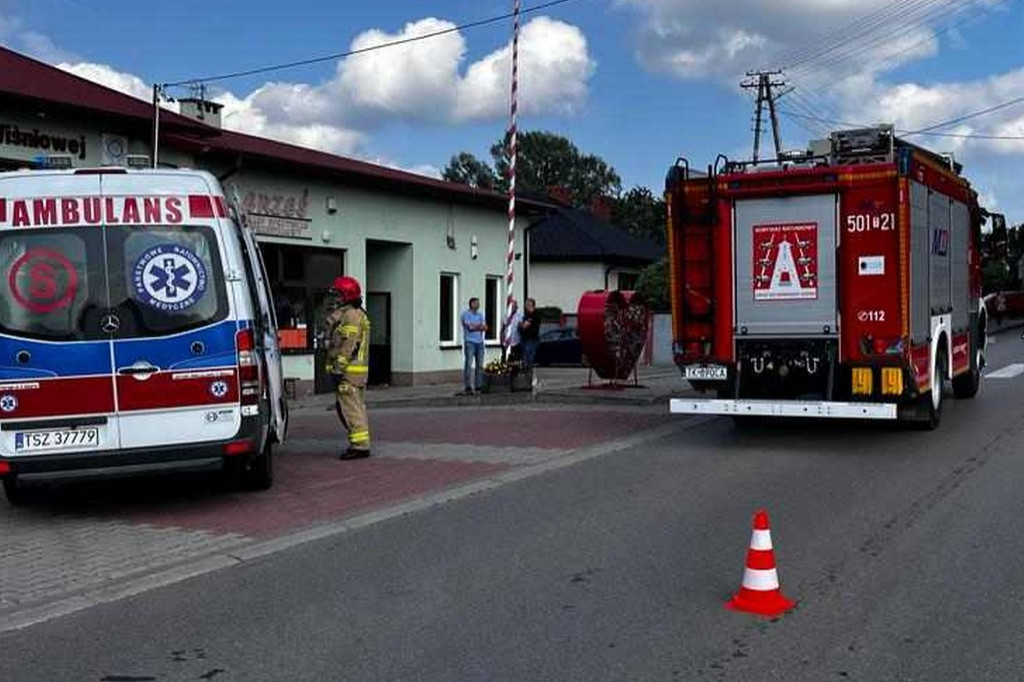 Zderzenie osobówki i motocykla w Wiśniowej