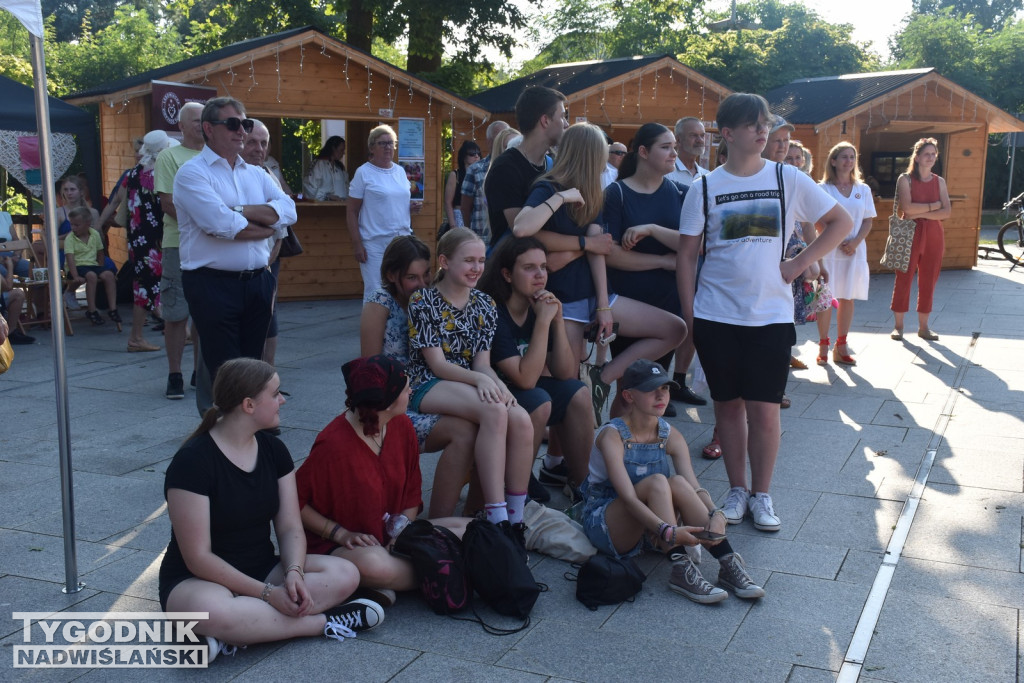 Piknik lasowiacki w Nowej Dębie