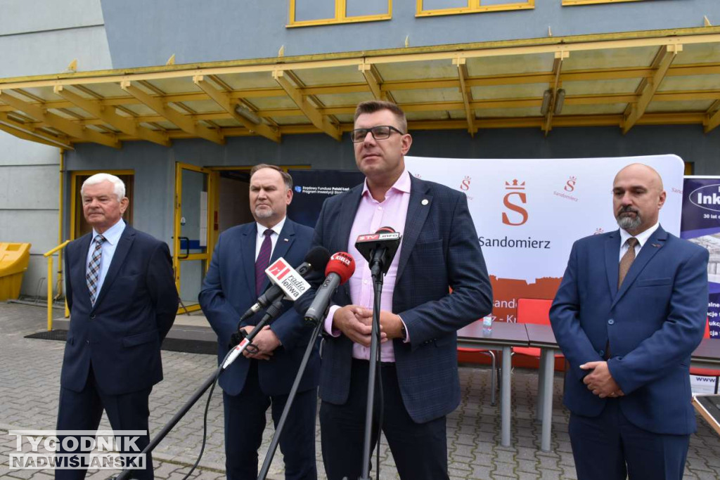 Zawarcie umowy na remont sandomierskiej pływalni