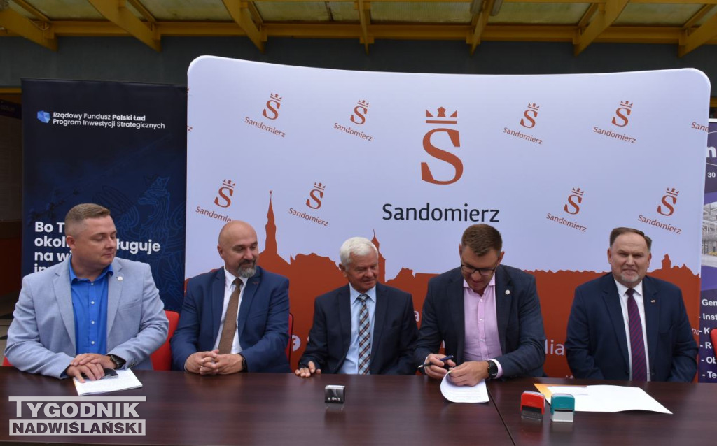 Zawarcie umowy na remont sandomierskiej pływalni