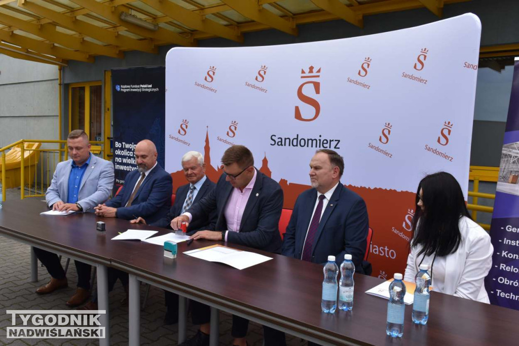 Zawarcie umowy na remont sandomierskiej pływalni
