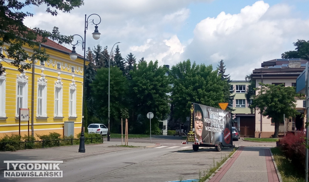 Baner na przywitanie marszałek Elżbiety Witek