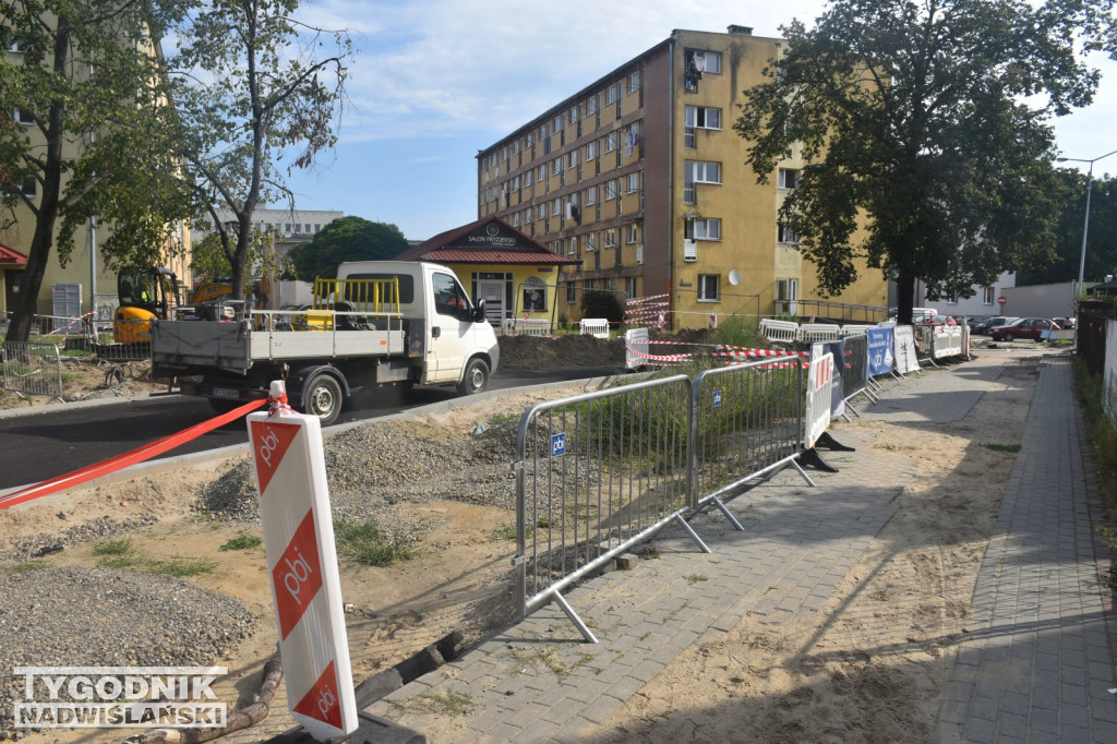 Zdarta nawierzchnia na ul. Kochanowskiego