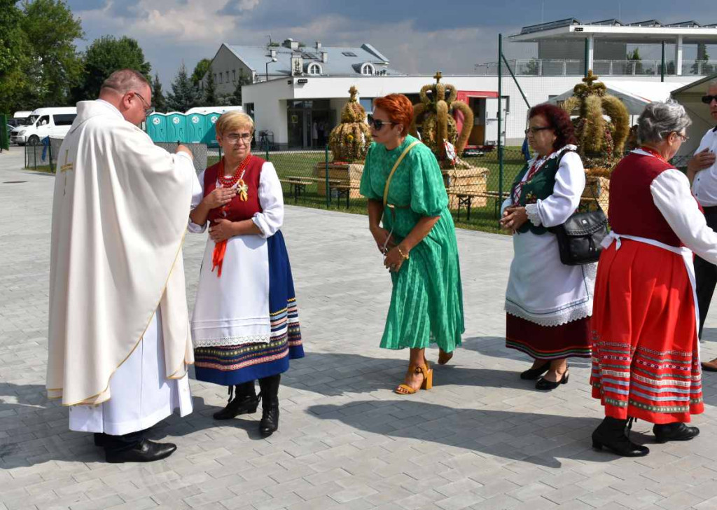 Dożynki powiatu sandomierskiego w Dwikozach