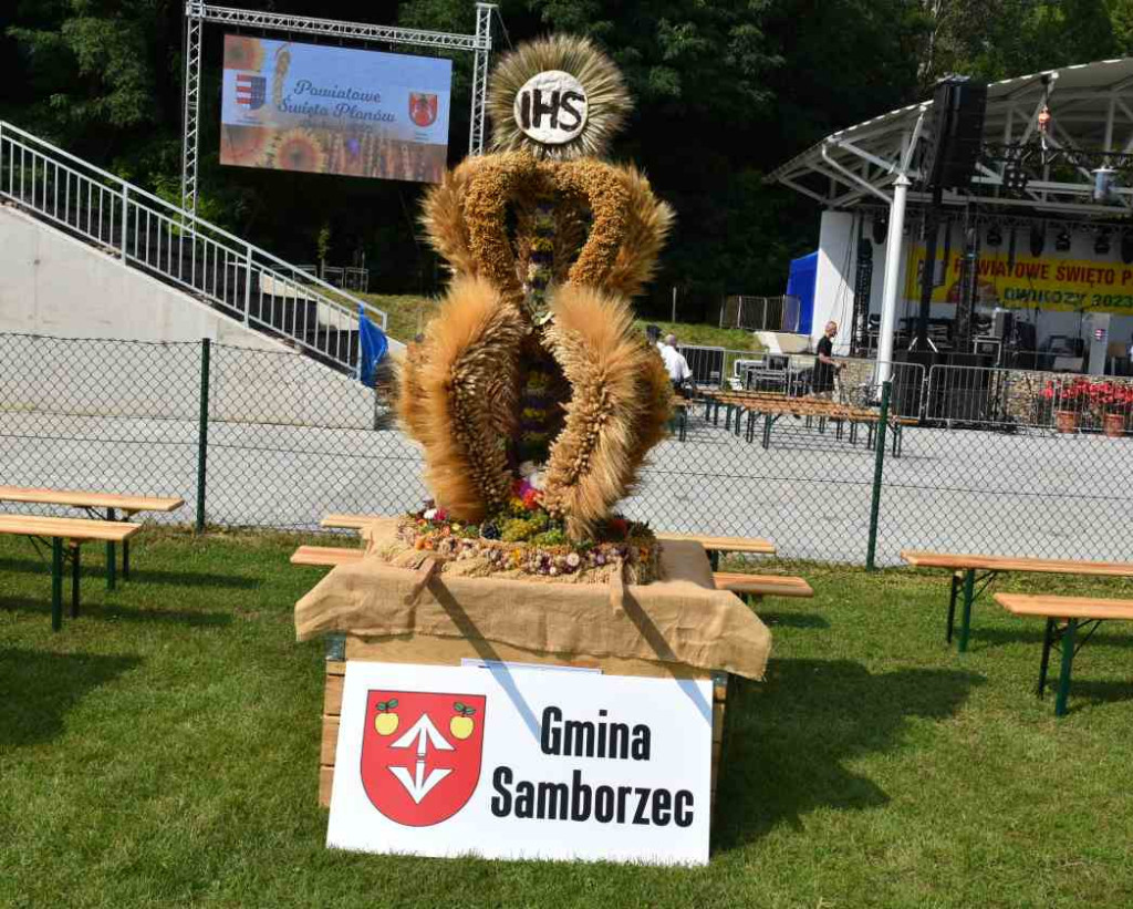 Dożynki powiatu sandomierskiego w Dwikozach