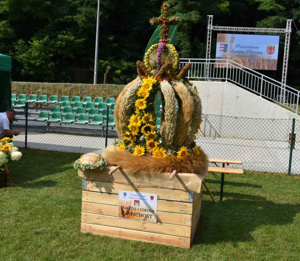Dożynki powiatu sandomierskiego w Dwikozach