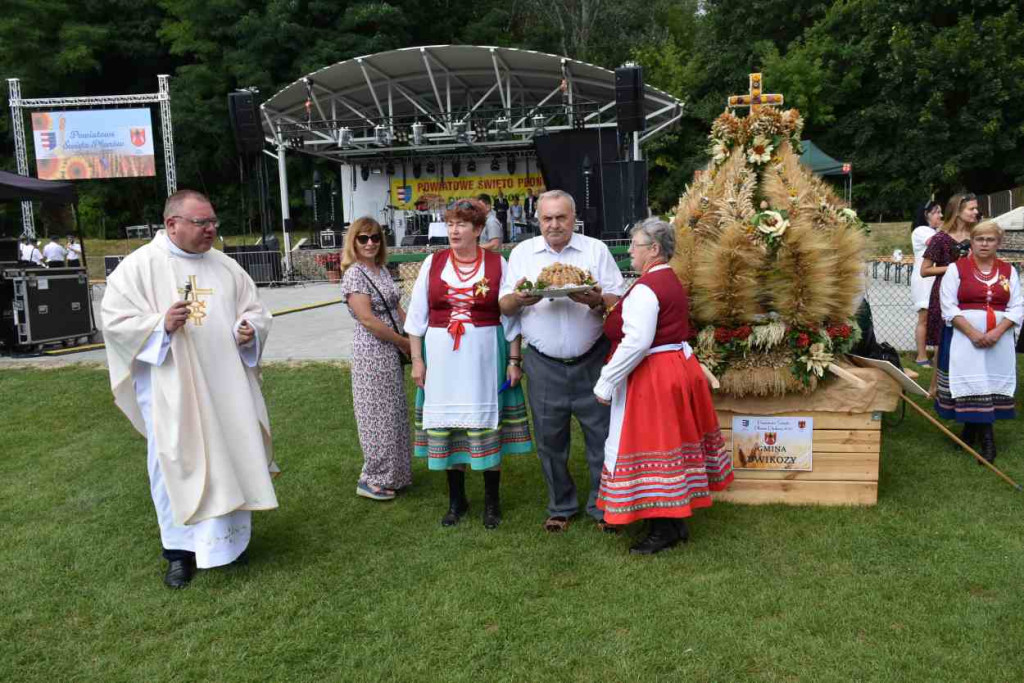 Dożynki powiatu sandomierskiego w Dwikozach