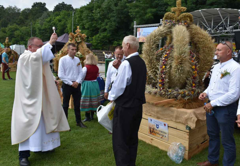 Dożynki powiatu sandomierskiego w Dwikozach
