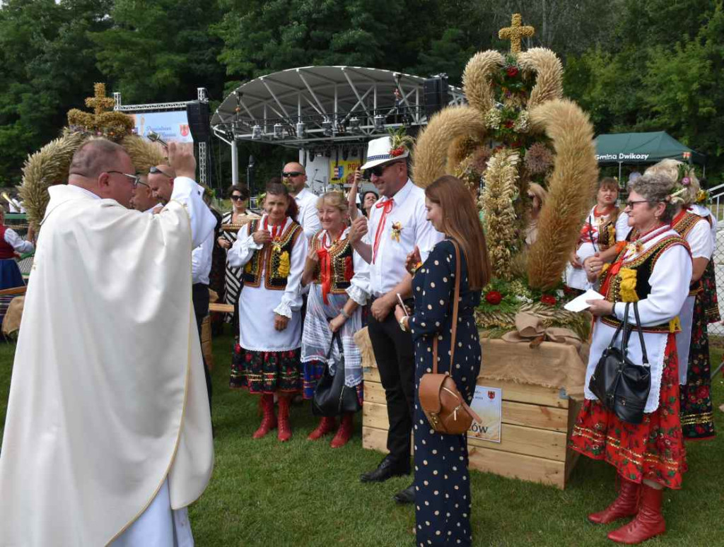 Dożynki powiatu sandomierskiego w Dwikozach