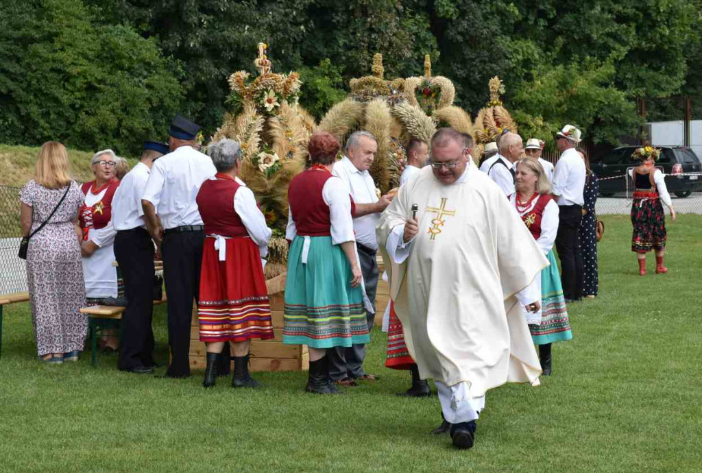 Dożynki powiatu sandomierskiego w Dwikozach