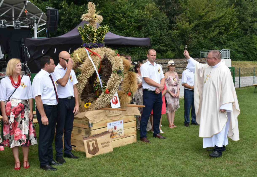 Dożynki powiatu sandomierskiego w Dwikozach