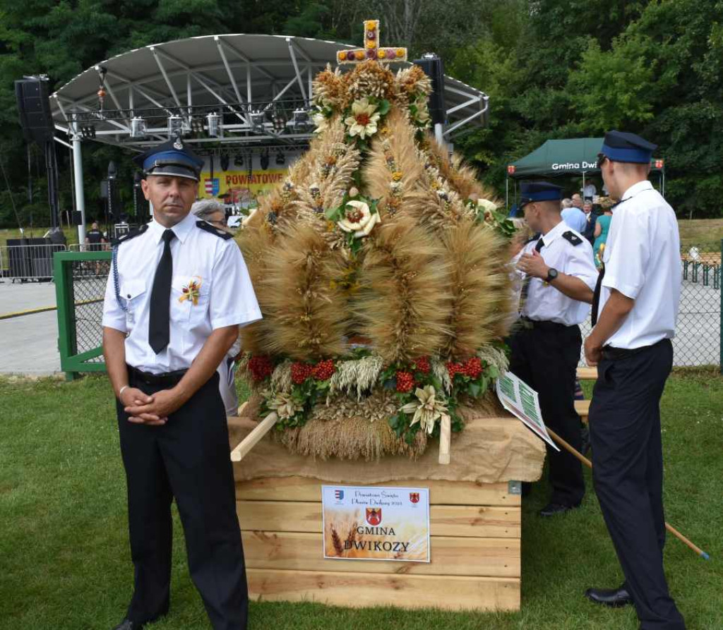 Dożynki powiatu sandomierskiego w Dwikozach