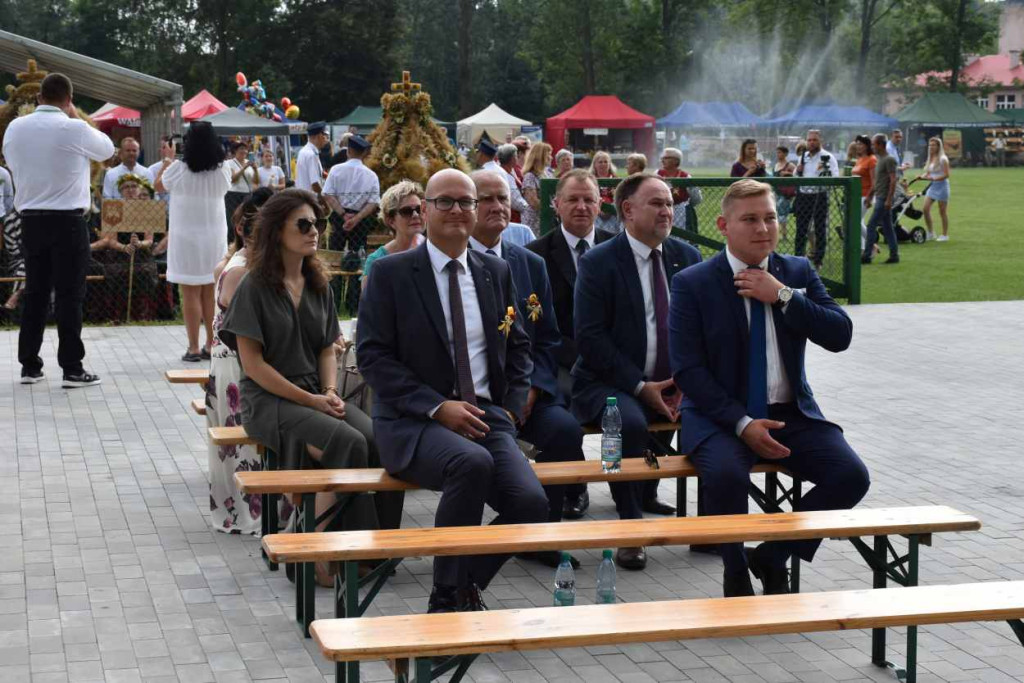 Dożynki powiatu sandomierskiego w Dwikozach