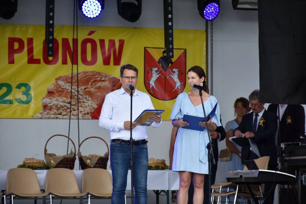 Dożynki powiatu sandomierskiego w Dwikozach