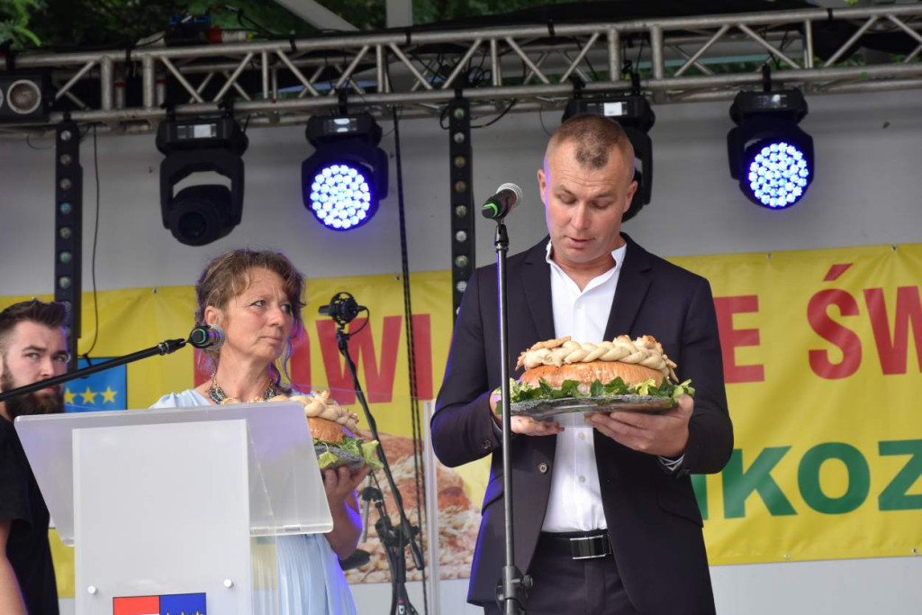 Dożynki powiatu sandomierskiego w Dwikozach