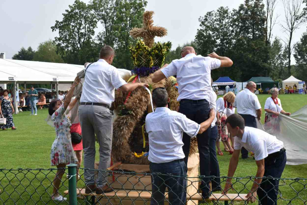 Dożynki powiatu sandomierskiego w Dwikozach