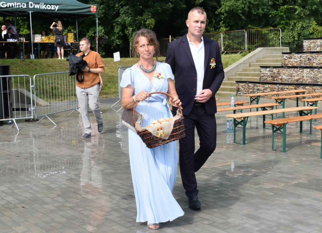 Dożynki powiatu sandomierskiego w Dwikozach