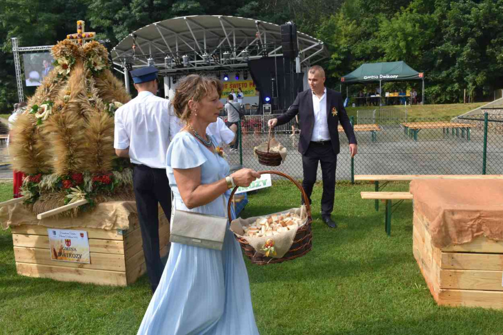 Dożynki powiatu sandomierskiego w Dwikozach