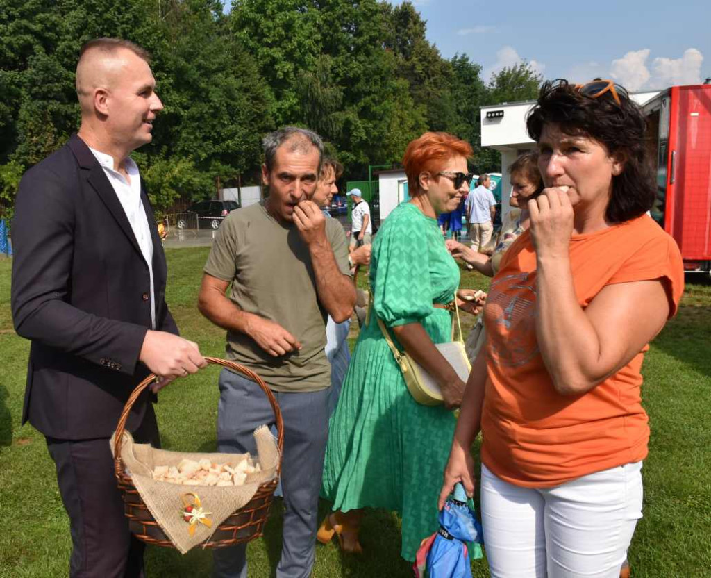 Dożynki powiatu sandomierskiego w Dwikozach