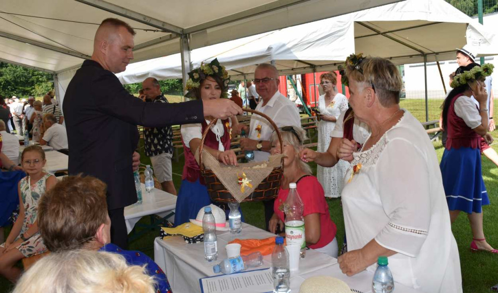 Dożynki powiatu sandomierskiego w Dwikozach
