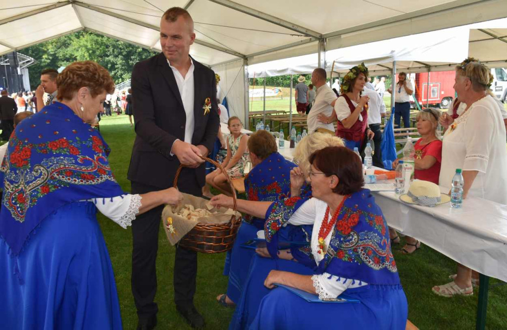 Dożynki powiatu sandomierskiego w Dwikozach