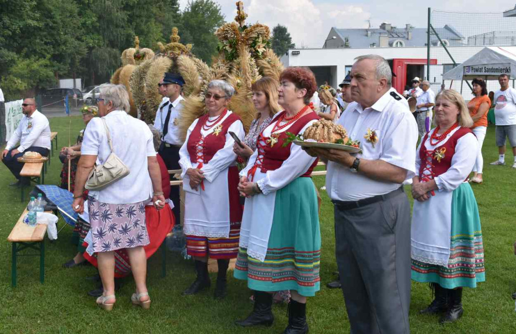 Dożynki powiatu sandomierskiego w Dwikozach
