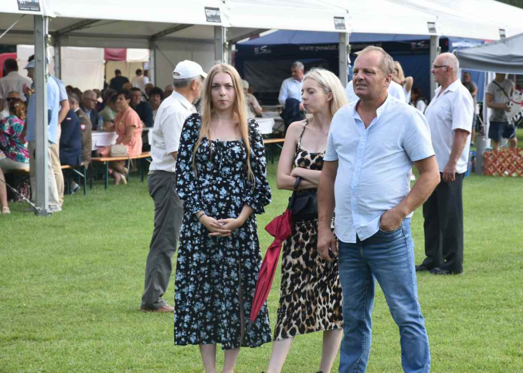 Dożynki powiatu sandomierskiego w Dwikozach