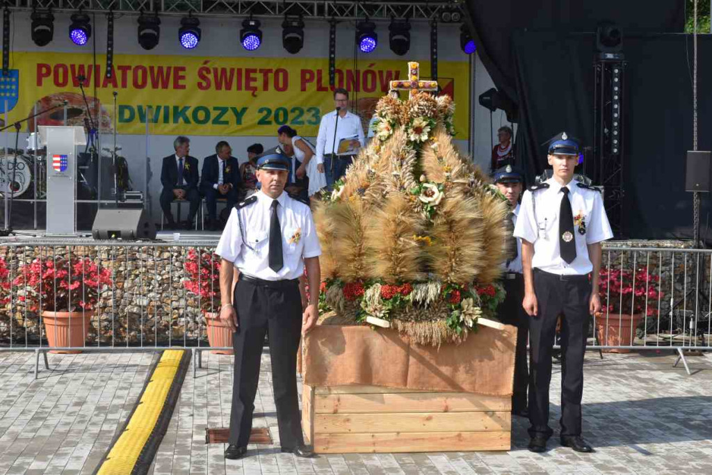 Dożynki powiatu sandomierskiego w Dwikozach