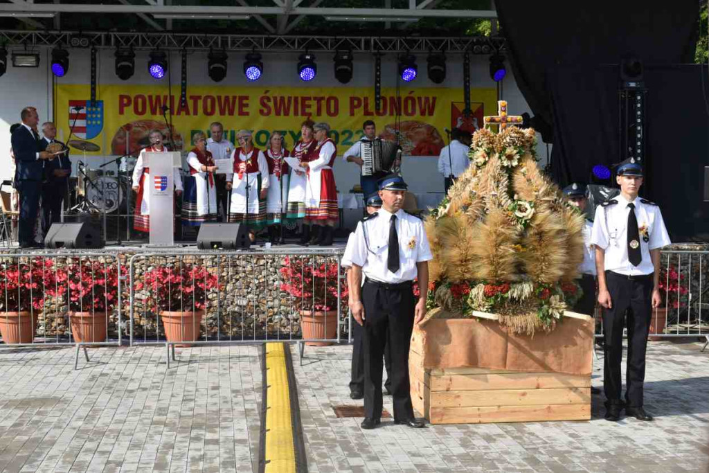 Dożynki powiatu sandomierskiego w Dwikozach