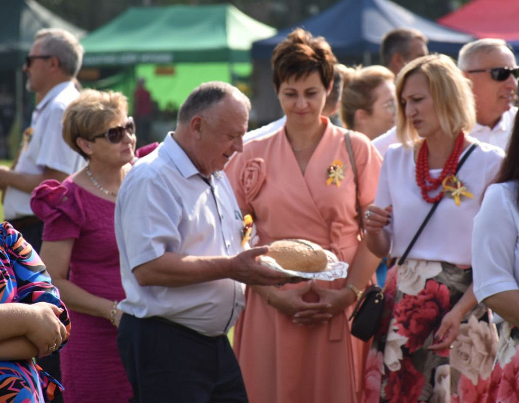 Dożynki powiatu sandomierskiego w Dwikozach