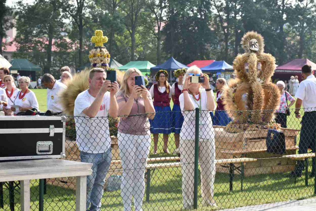 Dożynki powiatu sandomierskiego w Dwikozach
