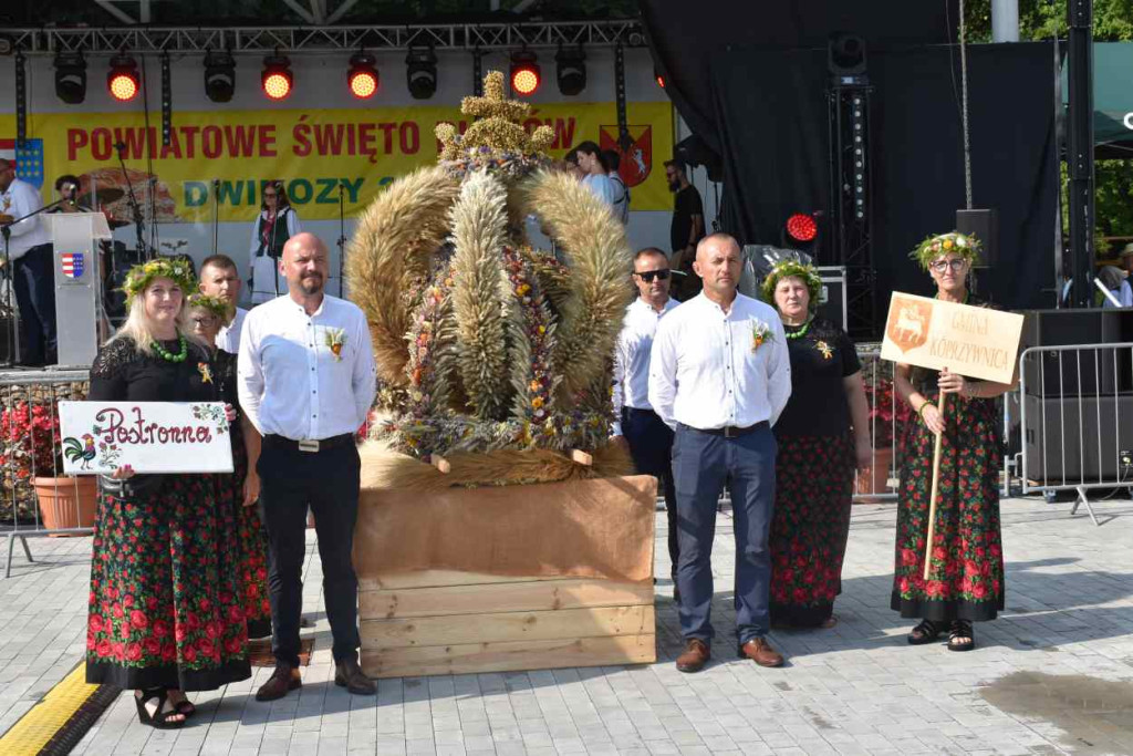 Dożynki powiatu sandomierskiego w Dwikozach