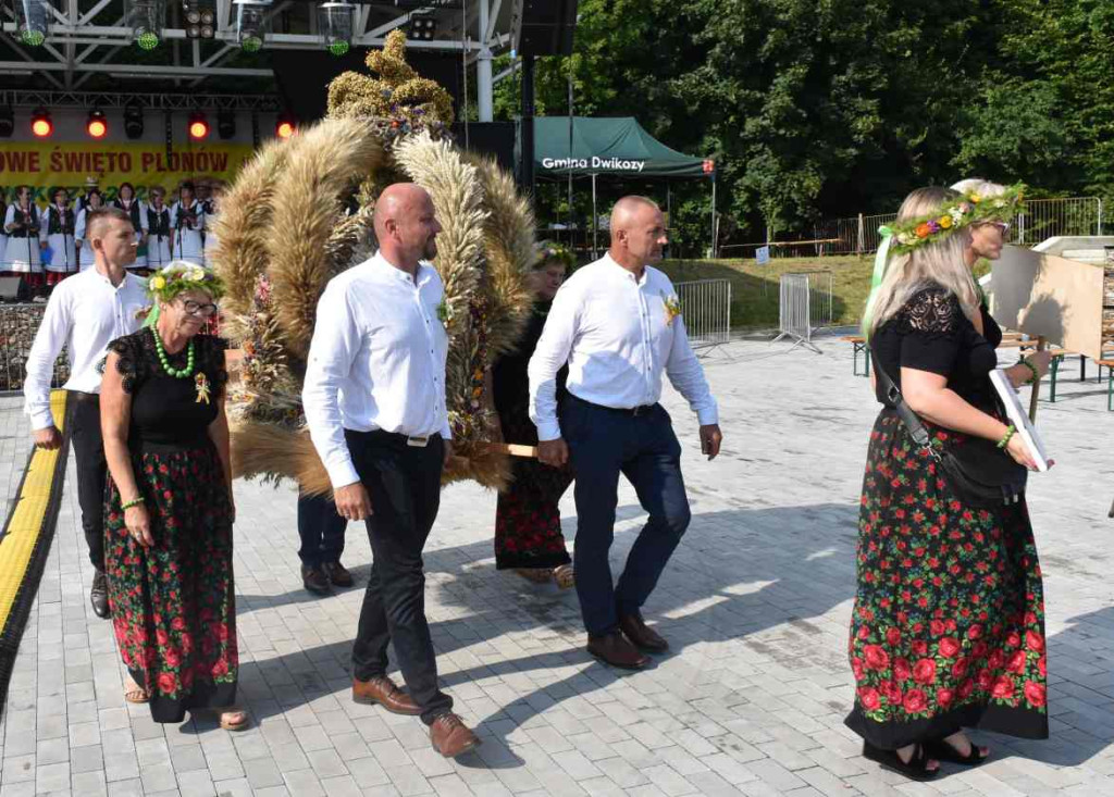 Dożynki powiatu sandomierskiego w Dwikozach