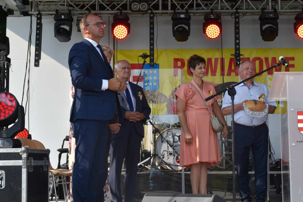 Dożynki powiatu sandomierskiego w Dwikozach