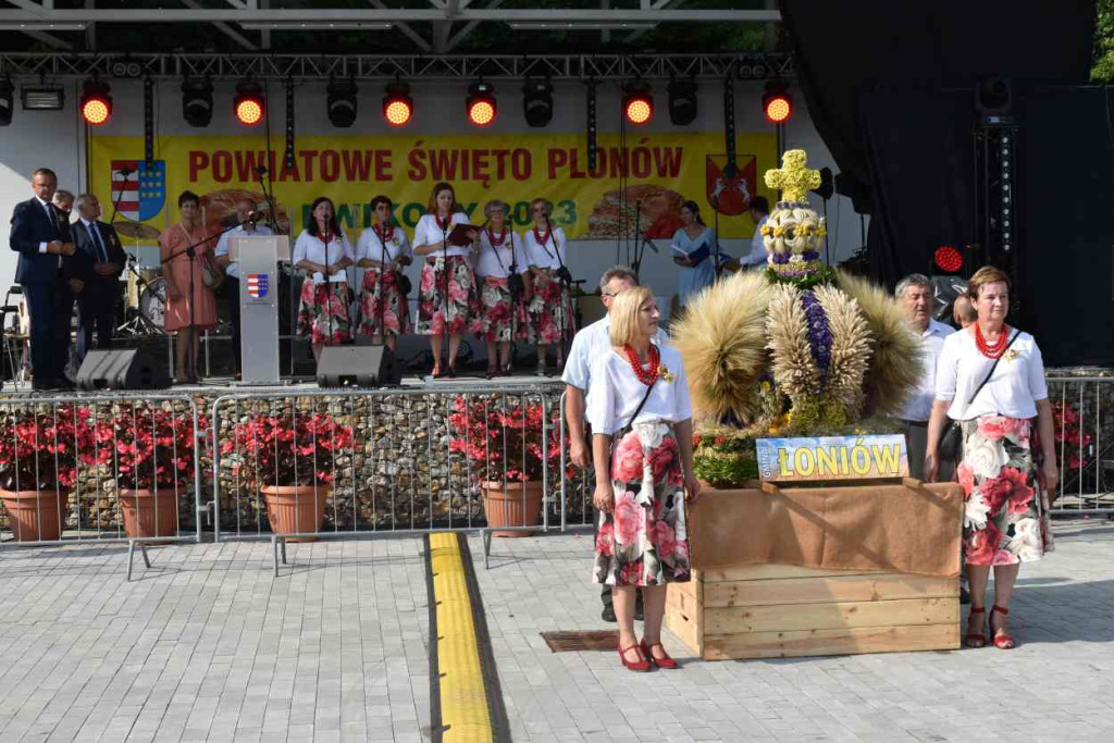 Dożynki powiatu sandomierskiego w Dwikozach