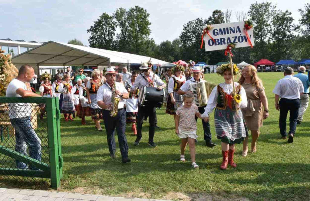 Dożynki powiatu sandomierskiego w Dwikozach