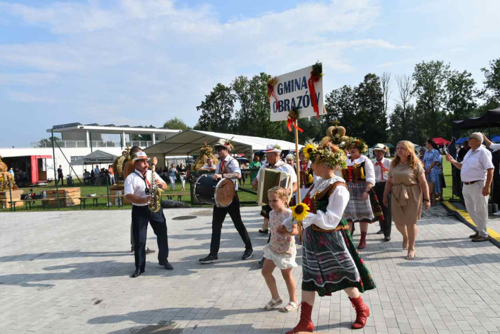 Dożynki powiatu sandomierskiego w Dwikozach