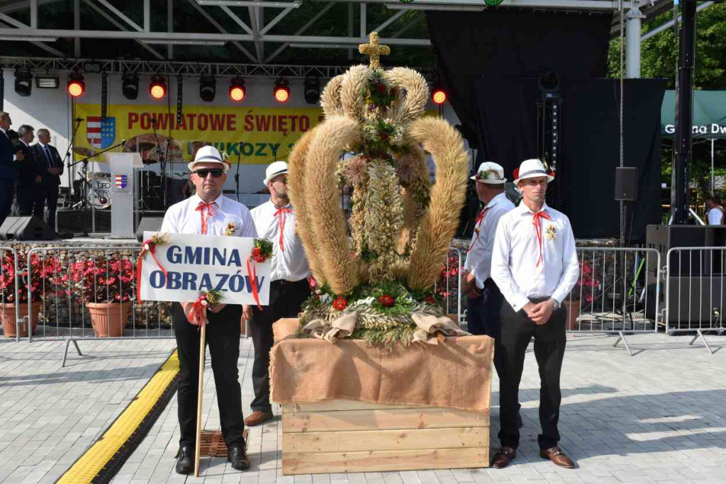 Dożynki powiatu sandomierskiego w Dwikozach