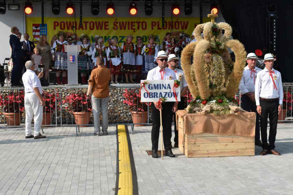 Dożynki powiatu sandomierskiego w Dwikozach